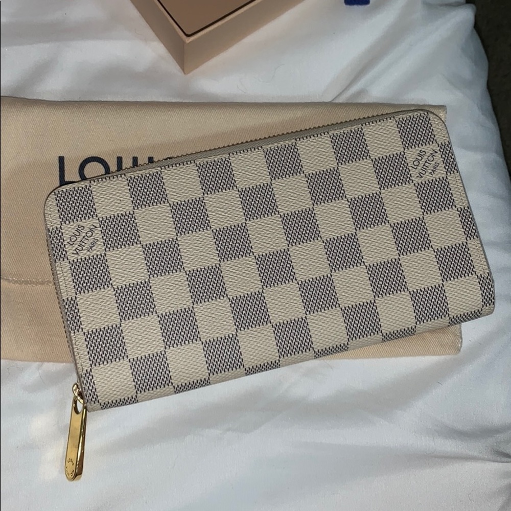 Louis Vuitton Zippy Wallet